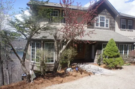 SPARKLING WATERS RETREAT!! BIG Lake Glenville, lake and mtn views!CLOSE TO TOWN