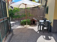 Miss Virginia's Blue Cottage&Garden, parking space, sea within walking distance