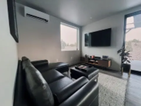 Private modern retreat close to Zion/Bryce