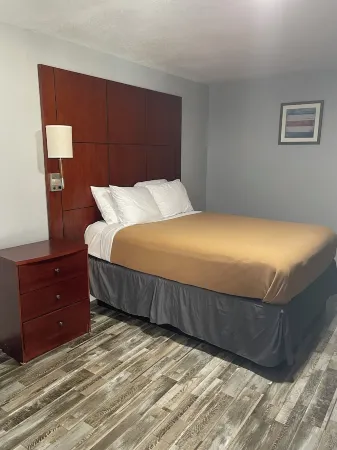 Newly remodeled 14-room hotel in charming St. Mary's .