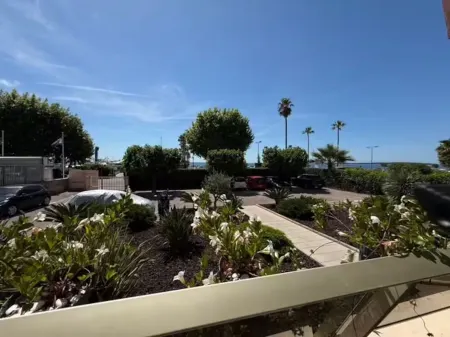 Beach Studio in Golfe-Juan with Sea View, Parking Near Cannes, Antibes