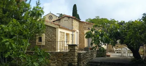 Joli Studio Dans Propriété Privée, Extérieur au Village Hotels in Caromb