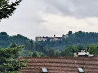 Spacious top-floor apartment in the suburban district of Grubweg