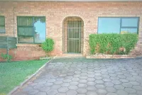 Spacious holiday home in cozy complex. Walking distance from the nature reserve. Hotels in Eshowe