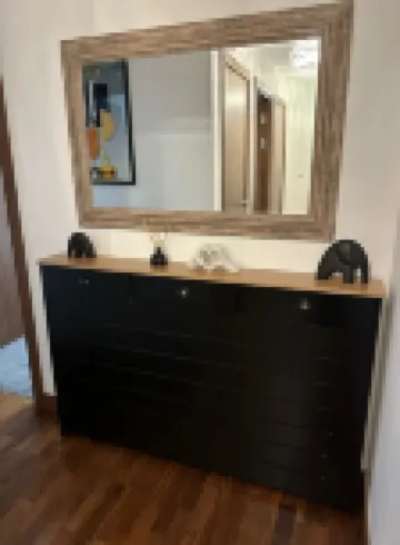 Cosy 2 Bedroom Apartments with Balcony by train station and town centre.