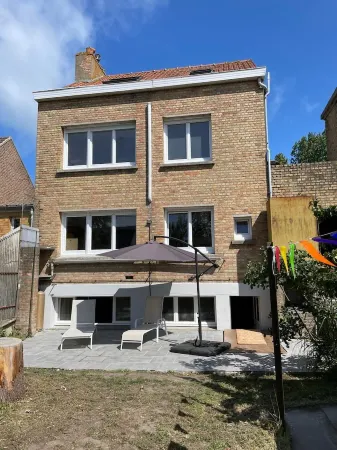 House with garden 15min walk from the beach