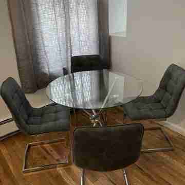 Lovely Room in a 2 bedroom Harlem Apt Others