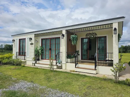 Nordika Hill Отели рядом с достопримечательностью «Wat Sap Setthi Wanaram»