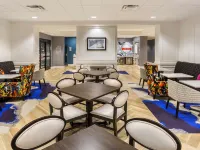 Hampton Inn and Suites Newport/Cincinnati Hotels near Taft Museum