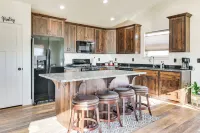 2 Mi to Beaverhead River: Family-friendly Home! - Hot Tub