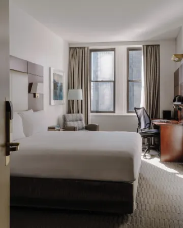 River Hotel Hotels near Chicago River