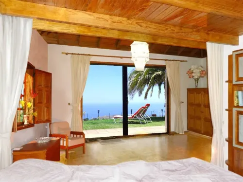 Großzüg. House with panoramic views of sea, mountains & valley + optional apartment