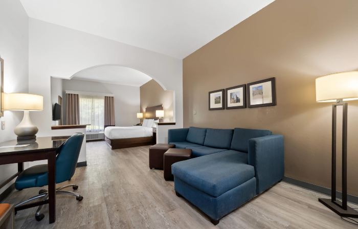 Comfort Suites