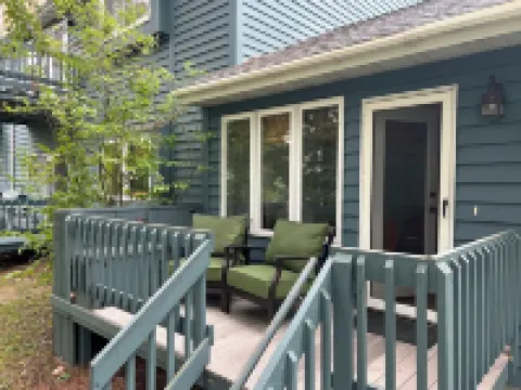 Contemporary Lakefront Condo @ Giants Ridge Ski, Golf, Beach, Bike