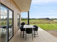 "Harrieth" - 300m from the Sea