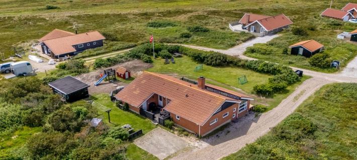 "Elviira" - 600m from the sea Hoteles en Hvide Sande