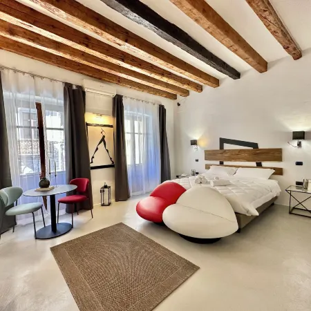 C&O Savoia Deluxe Rooms