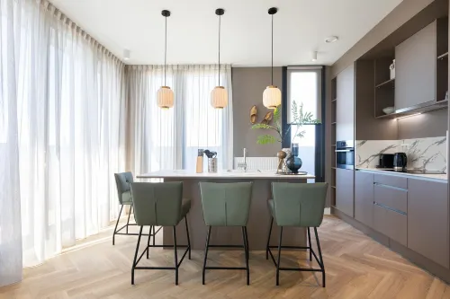 Stylish Penthouse With 2 Bedrooms - Kitchens
