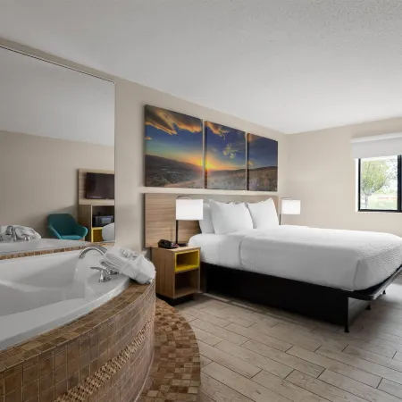 Days Inn and Suites by Wyndham Hammond, IN