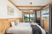 Batemans Bay Marina Resort Hotels in Bateman's Bay