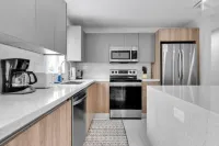 617 NW 30 CT 游泳池庭院 五臥室 三浴室 火坑 停車位3個