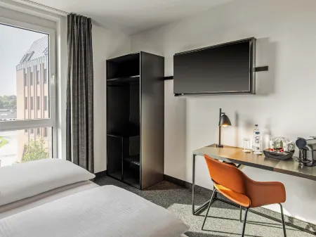 B&B Hotel Lübeck-Hbf Отели в г. Любек