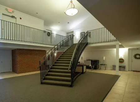 Community Pool Near Lake Como Interlaken for 6