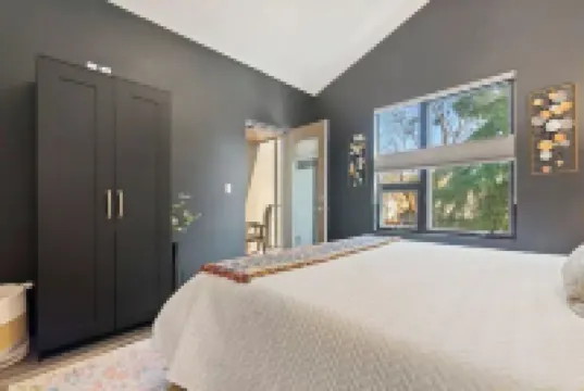 Lux Home w/ Hot Tub+Fire Pit steps from Hyde Park