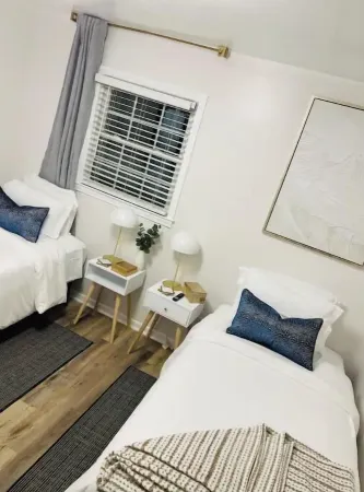 Huge Private Pool / Large Fenced Yard / Firepit / Luxury / Walk to Gibson Mill