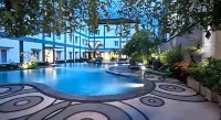 Puri Indah Hotel - Pools