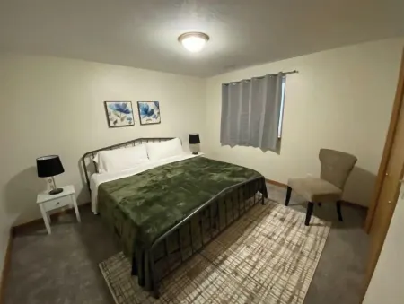 •Spacious 4 - bedroom 2 king beds• Отели в г. Полк