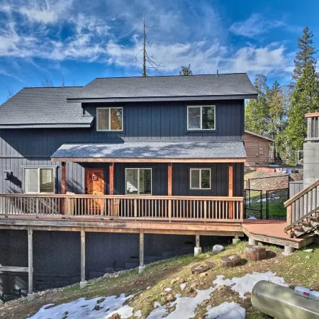Near Hiking + Wineries: Arnold Cabin w/ Deck!