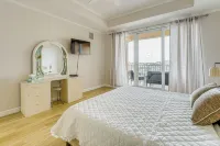 8th-Floor Penthouse, Walk to Clearwater Beach - Condos
