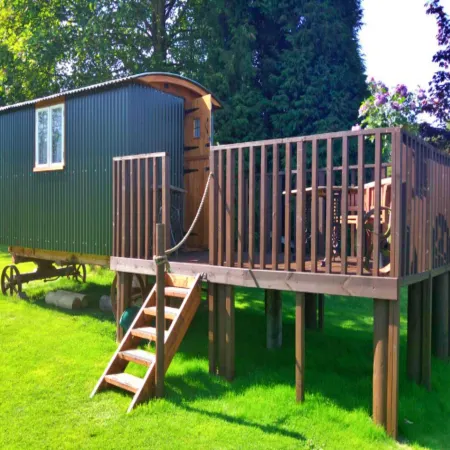 Shepherd's Hut in Romsey with Fire Pit