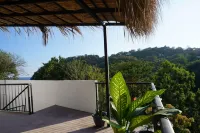 Casa Esperanza - parking