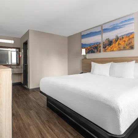 Days Inn by Wyndham College Park Airport Best Road