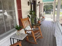 Historic home in downtown /  walking distance to restaurants and local breweries Hotels in Milton