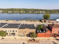 Lone Star Loft on the Mississippi River!
