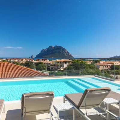 Felix Hotels - Hotel Residence Porto San Paolo ル・インポストゥビーチ周辺のホテル