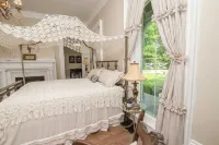 Historic 1850 Towering Italianate Mansion - Balkon