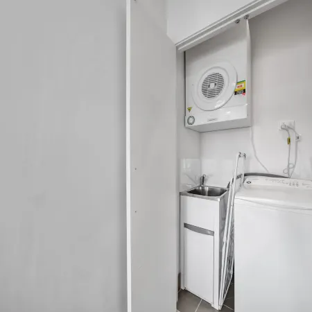 Bright 1-Bed Apartment with Balcony