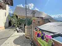 Houses & Villas for 8 People