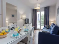 Lakeside Stay w/ Terrace Hotels in Hourtin