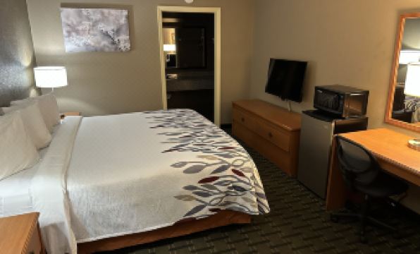 Red Roof Inn & Suites Marysville