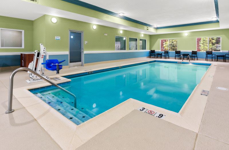 Holiday Inn Express & Suites Klamath Falls Central by IHG photo 2