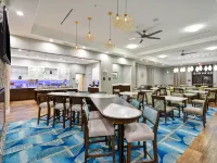 هوموود سويتس باي هيلتون غالفيستون Hotels near شاطئ إيست بيتش (East Beach)
