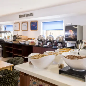 Holiday Inn Express BIRMINGHAM - STAR CITY by IHG Отели рядом с достопримечательностью «Железнодорожный вокзал Уиттона»