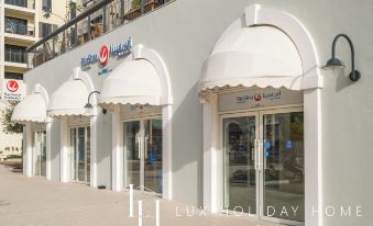 LUX The La Mer Luxury Burj View Suite 3