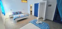 Hotel Pleasure Blackbeach Santorini - Hostels