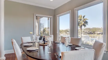 20 Morgan Place Drive by Avantstay Waterfront Home w/ Private Dock